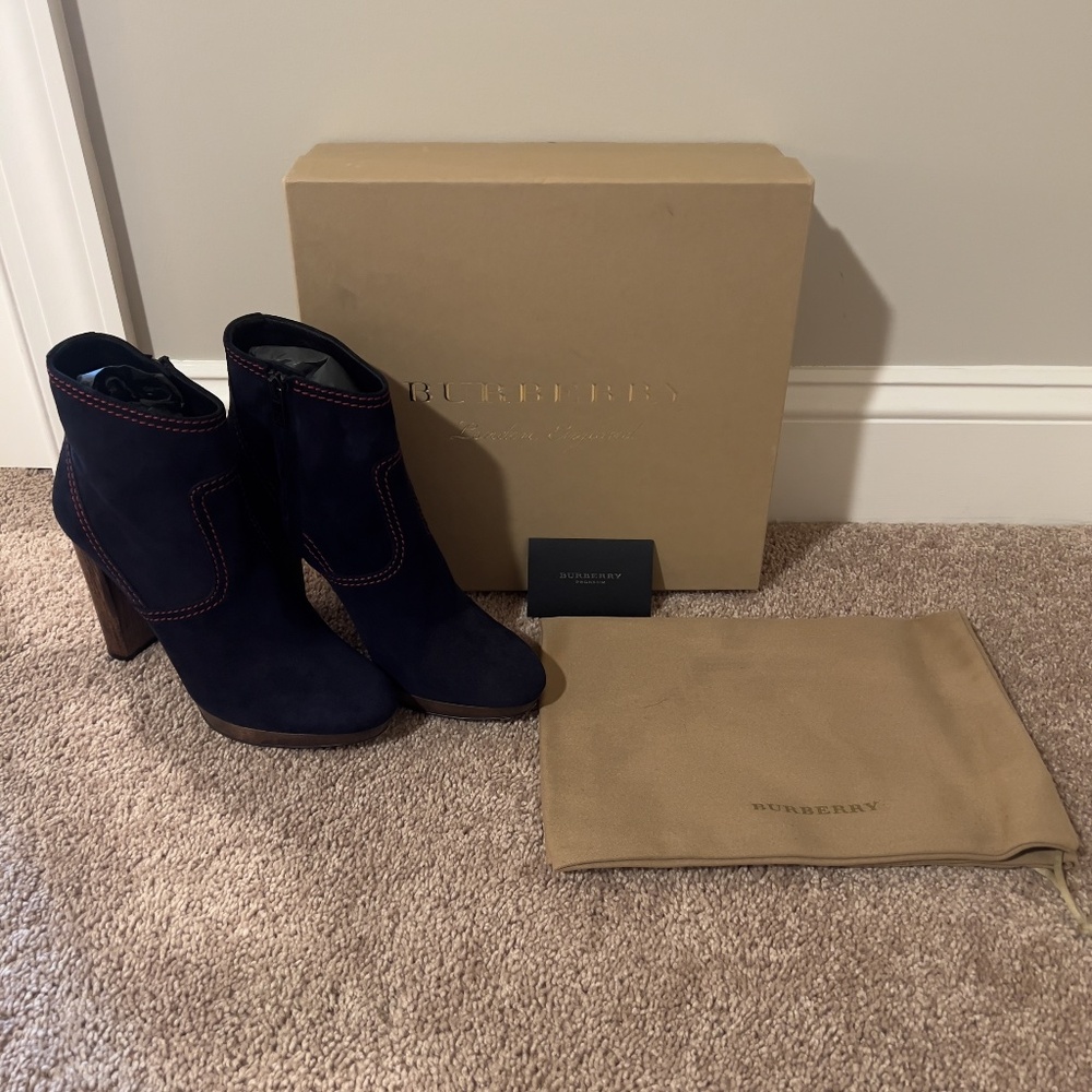 Burberry 'Hazelhurst 115' Ankle Boots In Navy Suede - Picture 3 of 7